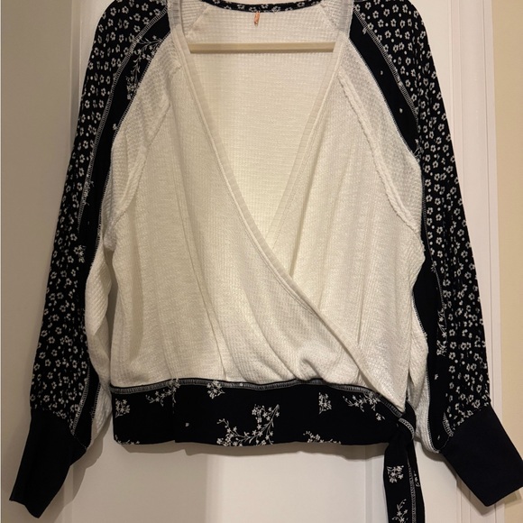 Free People Auxton Wrap Floral Top Black/White 90’s Boho Cottagecore Festival - Picture 2 of 13